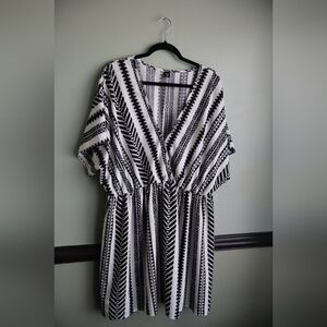 Swim Suit Coverup Black and White Geometric Pattern Summer Dress With Batwing